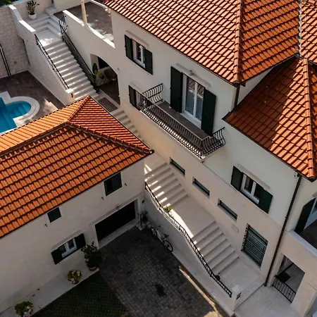 Kogo * Hvar Town