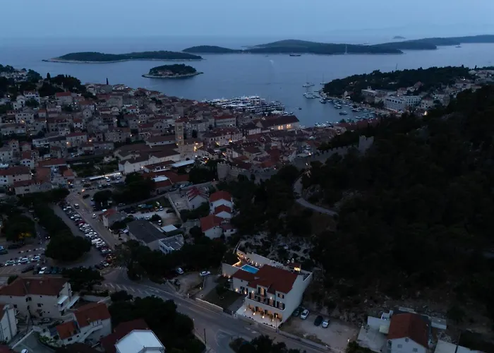 Kogo * Hvar Town