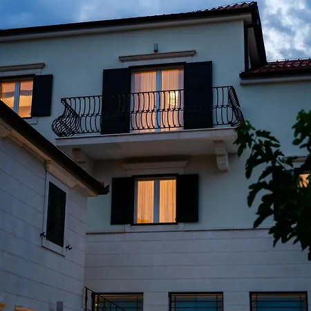 Kogo Daire Hvar Town